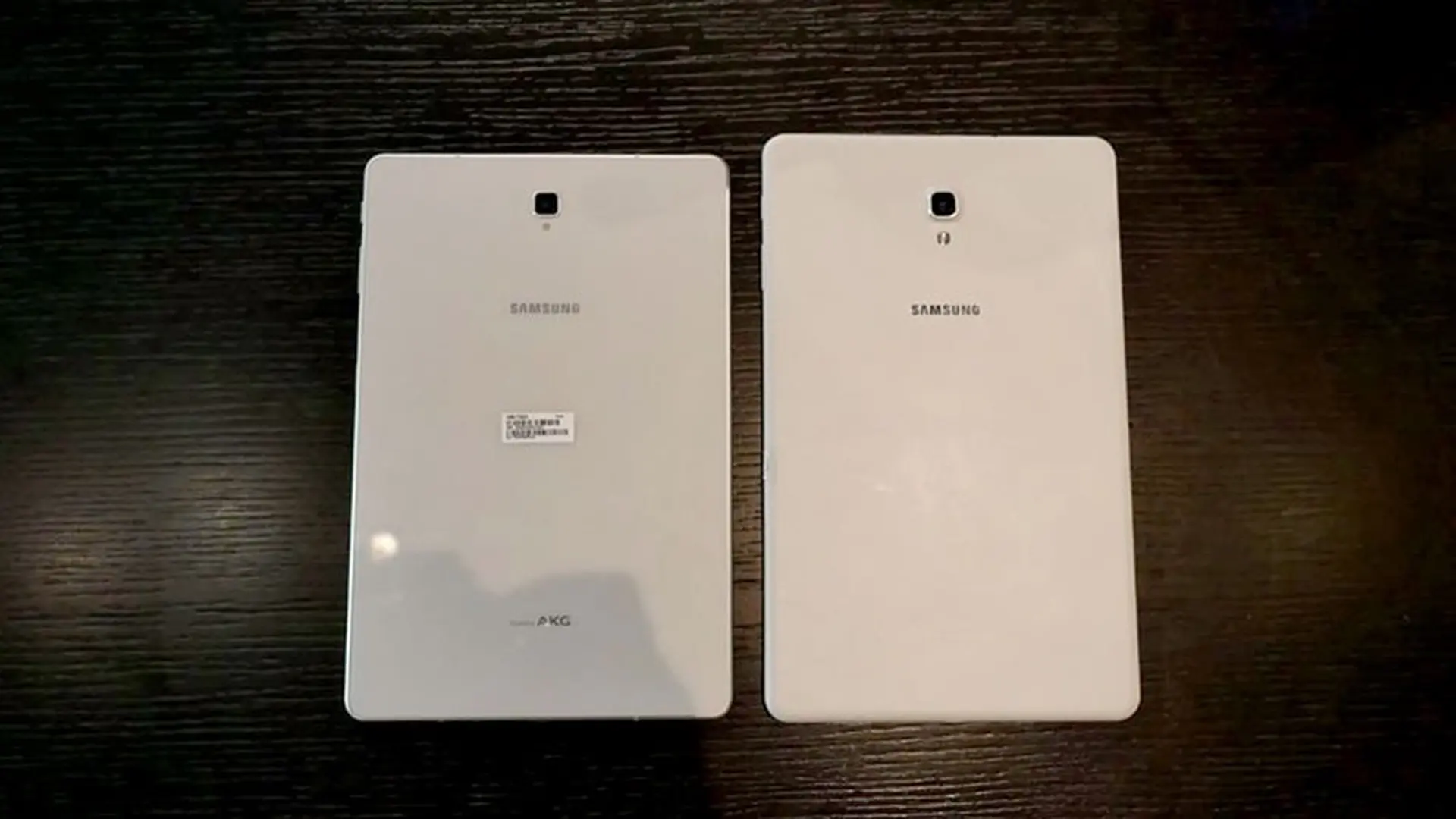 So dáng Galaxy Tab S4 và Galaxy Tab A 10.5 inch vừa ra mắt