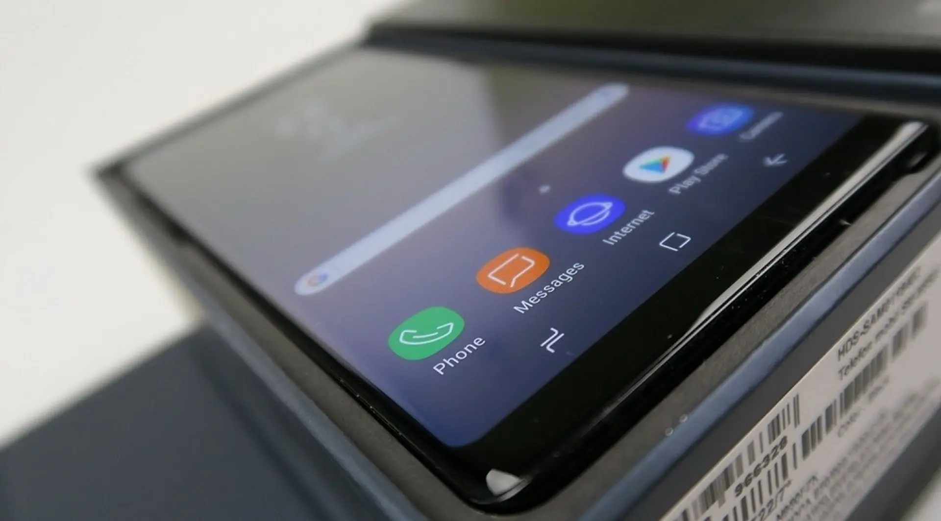 [Video] Unbox và khám phá những phụ kiện kèm theo của Galaxy Note9