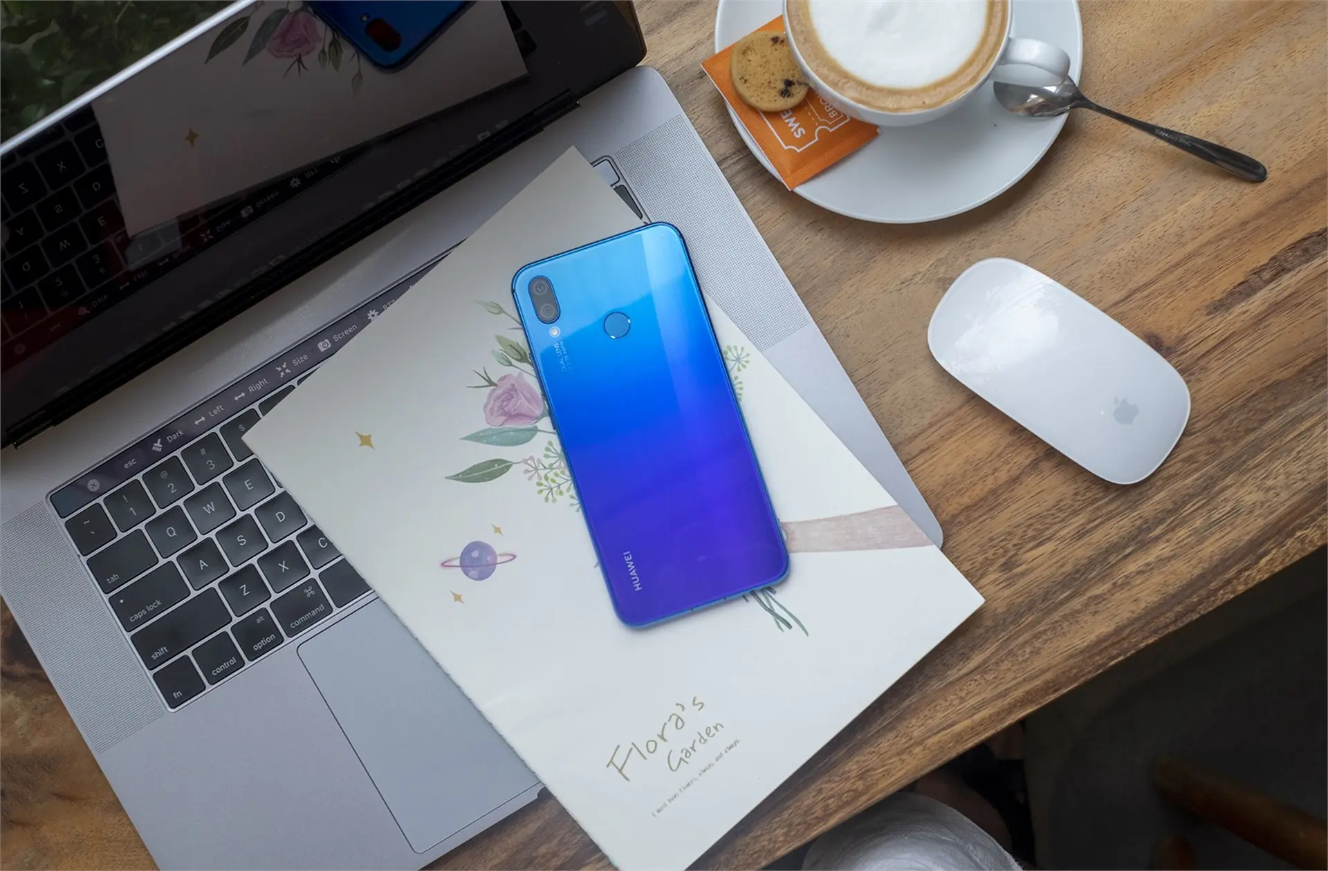Đã tìm ra 2 chủ nhân đầu tiên trúng học bổng 10 triệu đồng khi mua Huawei Nova 3i tại FPT Shop