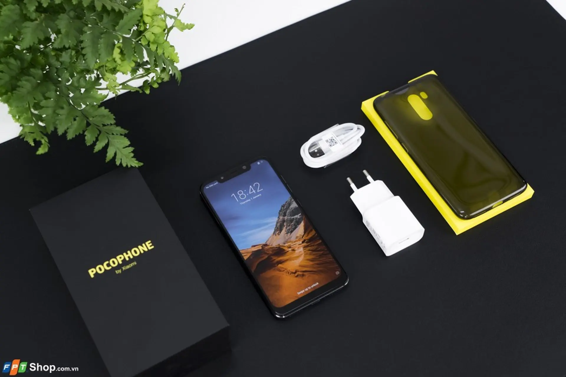 Mở hộp và trên tay nhanh Pocophone F1: Máy khỏe, giá siêu rẻ