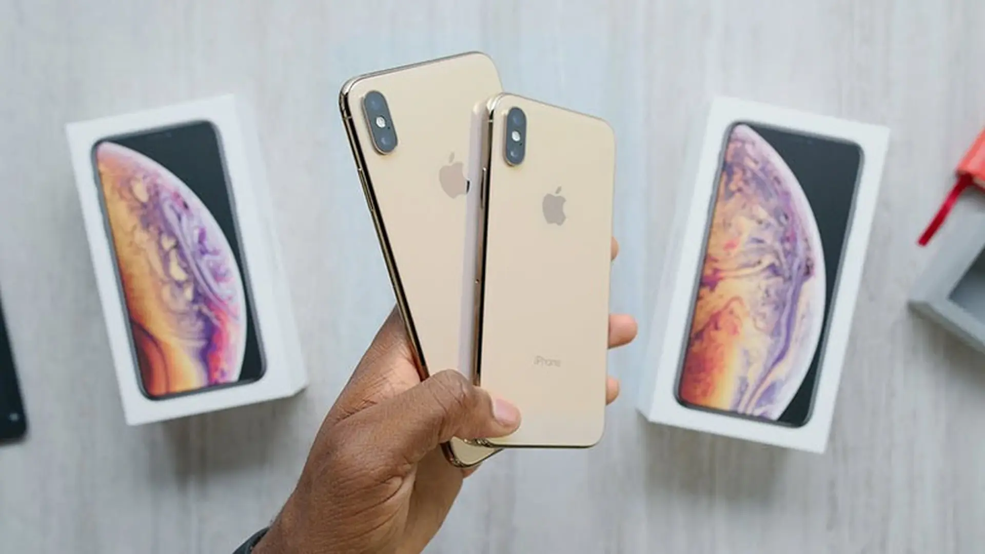 Đây là clip đập hộp bộ đôi siêu phẩm iPhone XS và iPhone XS Max đầu tiên trên thế giới