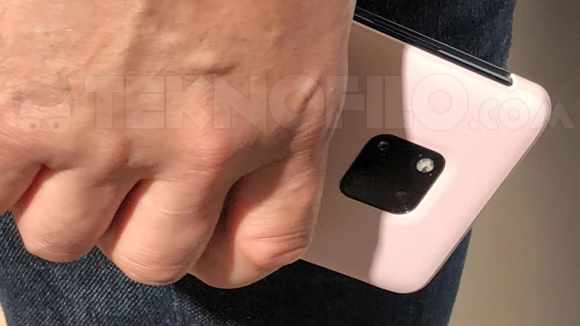 Huawei Mate 20 bất ngờ xuất hiện thực tế tại IFA 2018