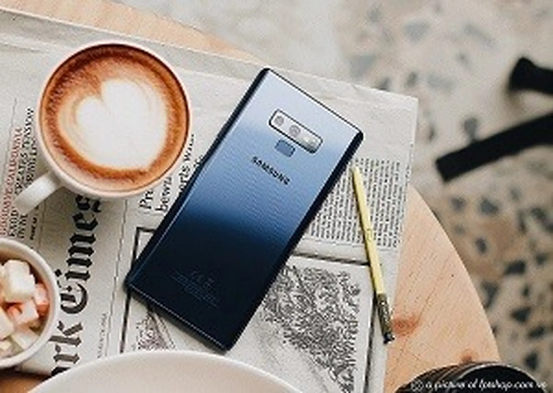 Tiết kiệm đến 8 triệu đồng khi đổi điện thoại cũ lấy Note9 mới tại FPT Shop
