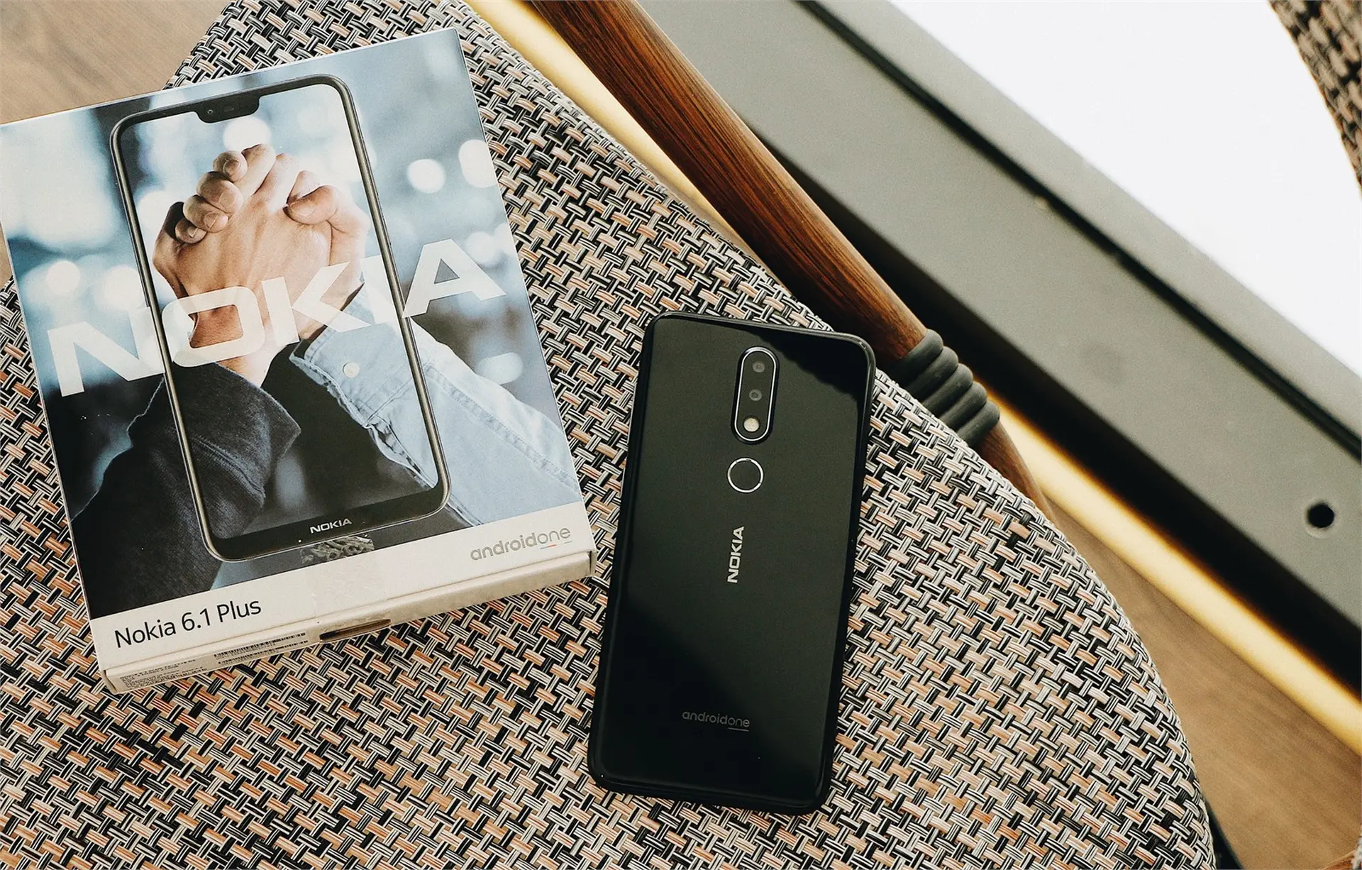 Chúc mừng khách hàng may mắn trúng chuyến du lịch Phần Lan khi mua Nokia 6.1 Plus tại FPT Shop