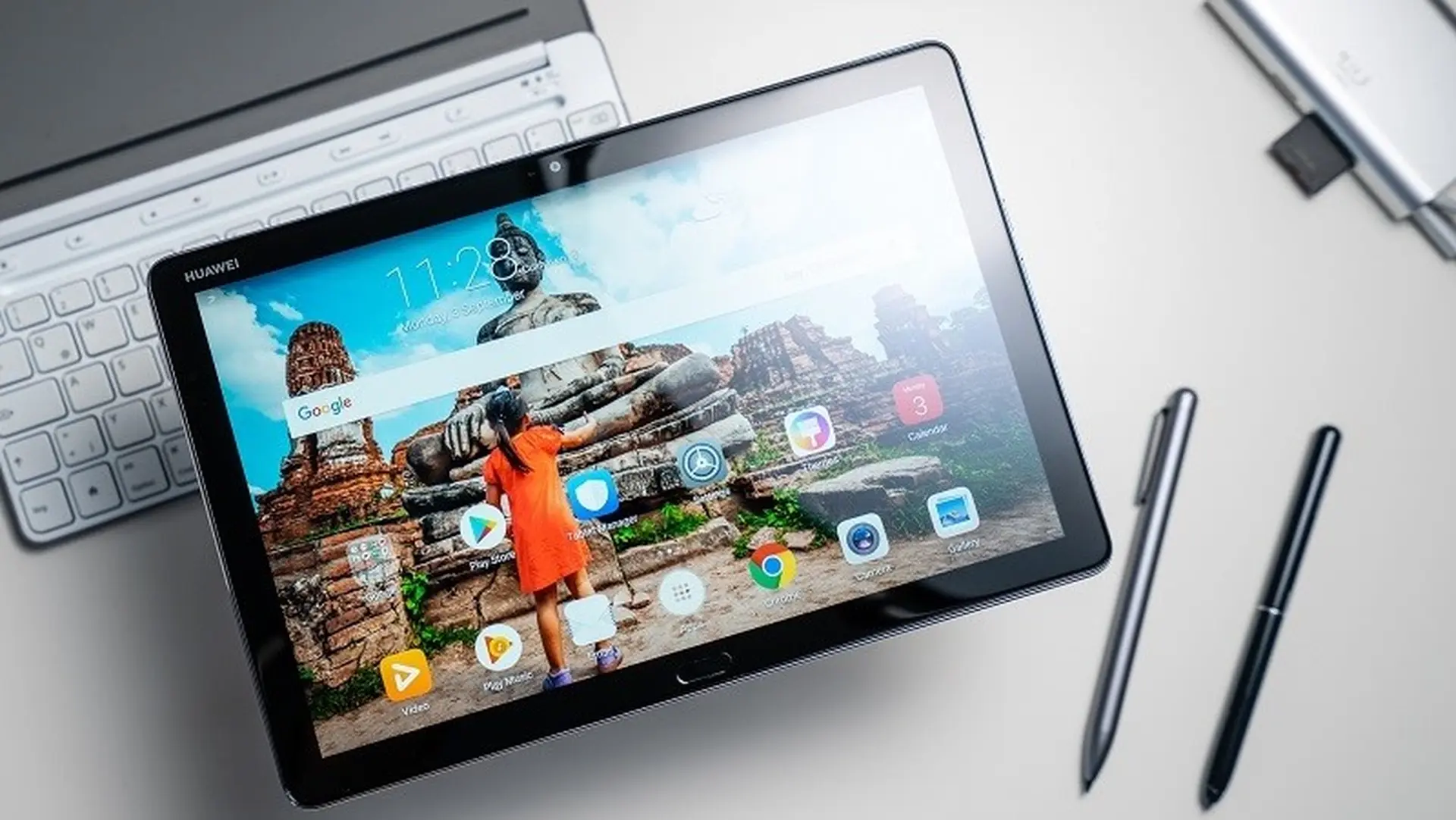 Huawei ra mắt tablet giá rẻ MediaPad M5 Lite: Màn hình 10 inch, 4 loa ngoài âm thanh vòm
