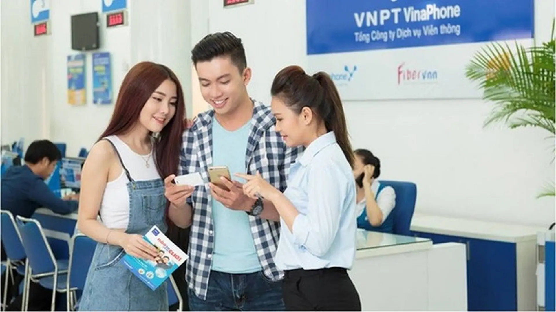 VinaPhone xác nhận đang triển khai eSIM tại Việt Nam