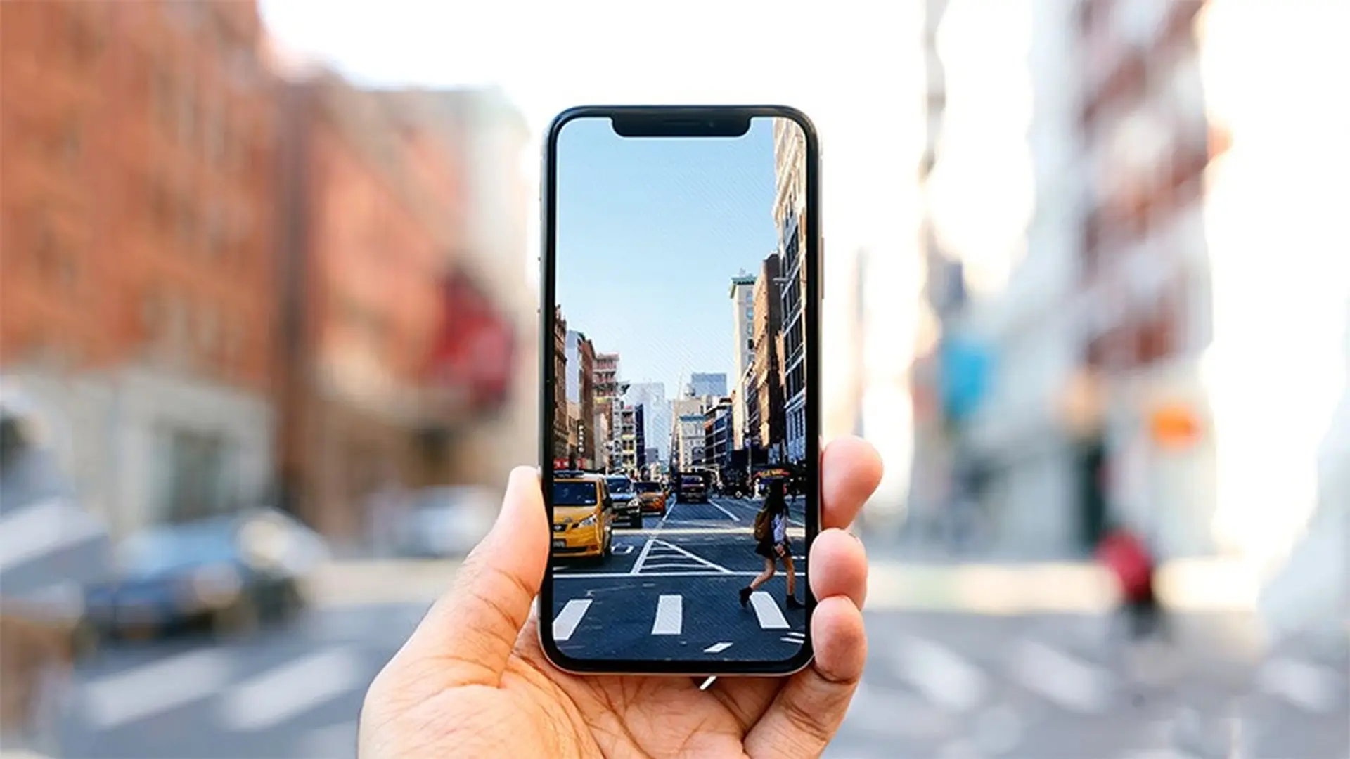 2018 sẽ là năm chấm hết cho những chiếc smartphone có màn hình “bé hạt tiêu”?