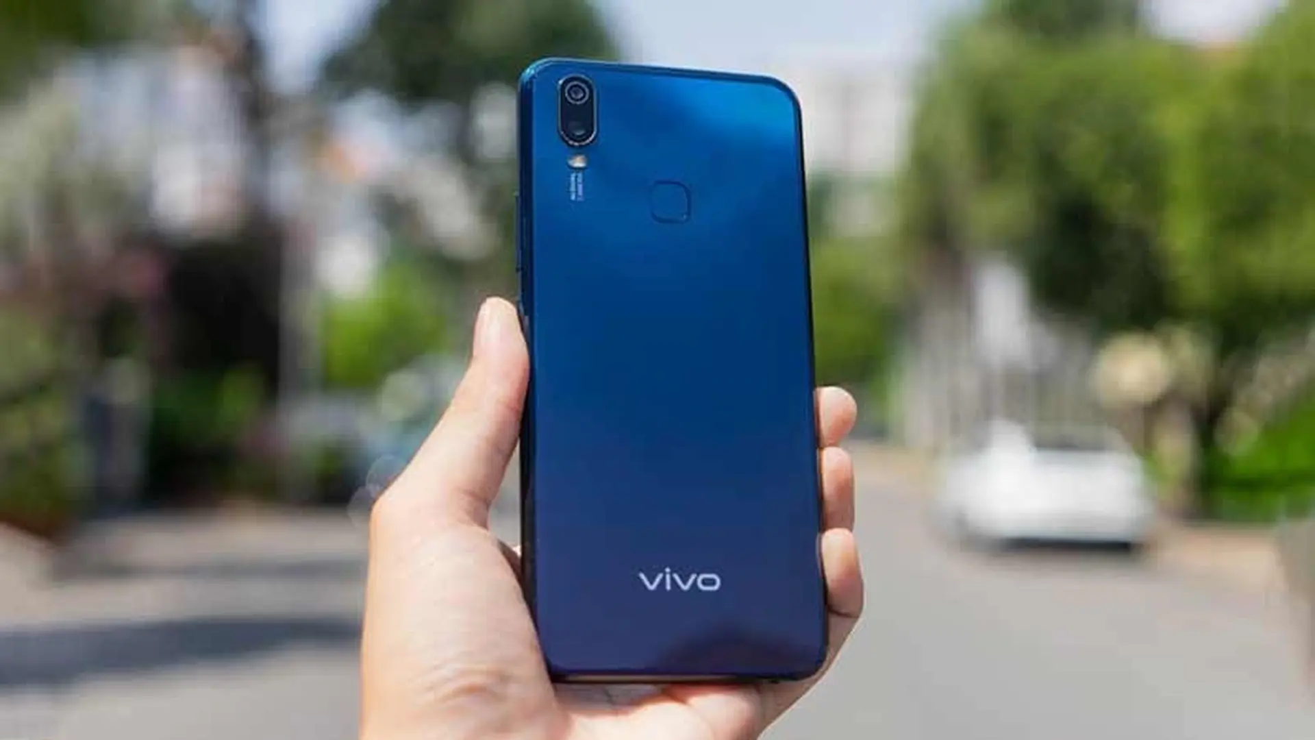 Trên tay Vivo Y11: Màn Halo FullView, camera kép, pin 5000 mAh, giá 3 triệu đồng