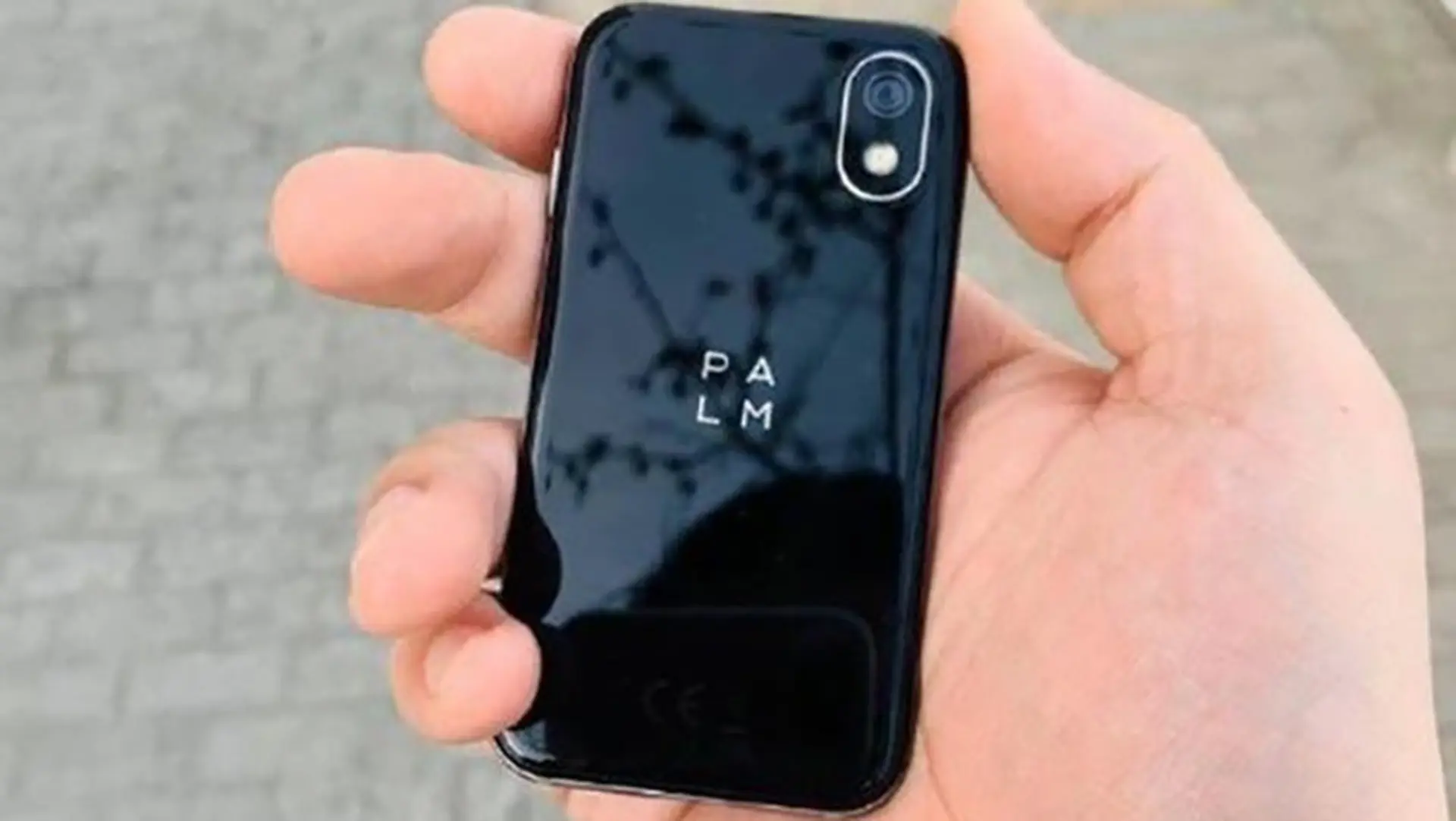 TCL Palm Phone vừa đạt chứng TENAA, sắp ra mắt?