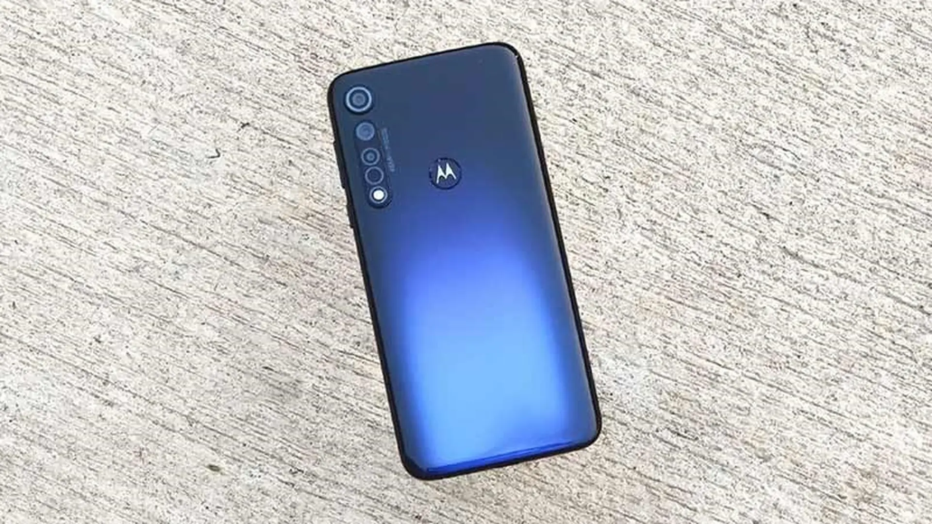 Trên tay Motorola Moto G8 Plus: Sự tái sinh của dòng Moto G