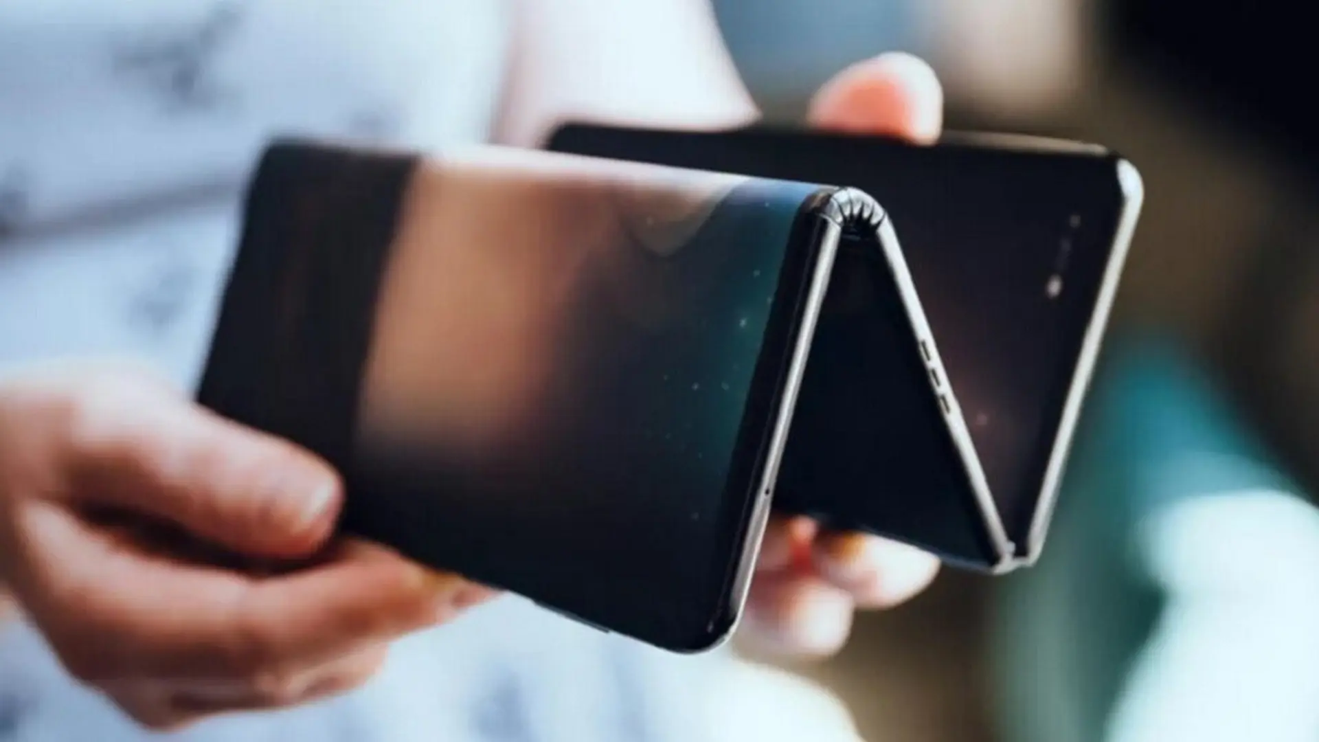 TCL giới thiệu nguyên mẫu smartphone màn hình gập với 3 phần độc đáo
