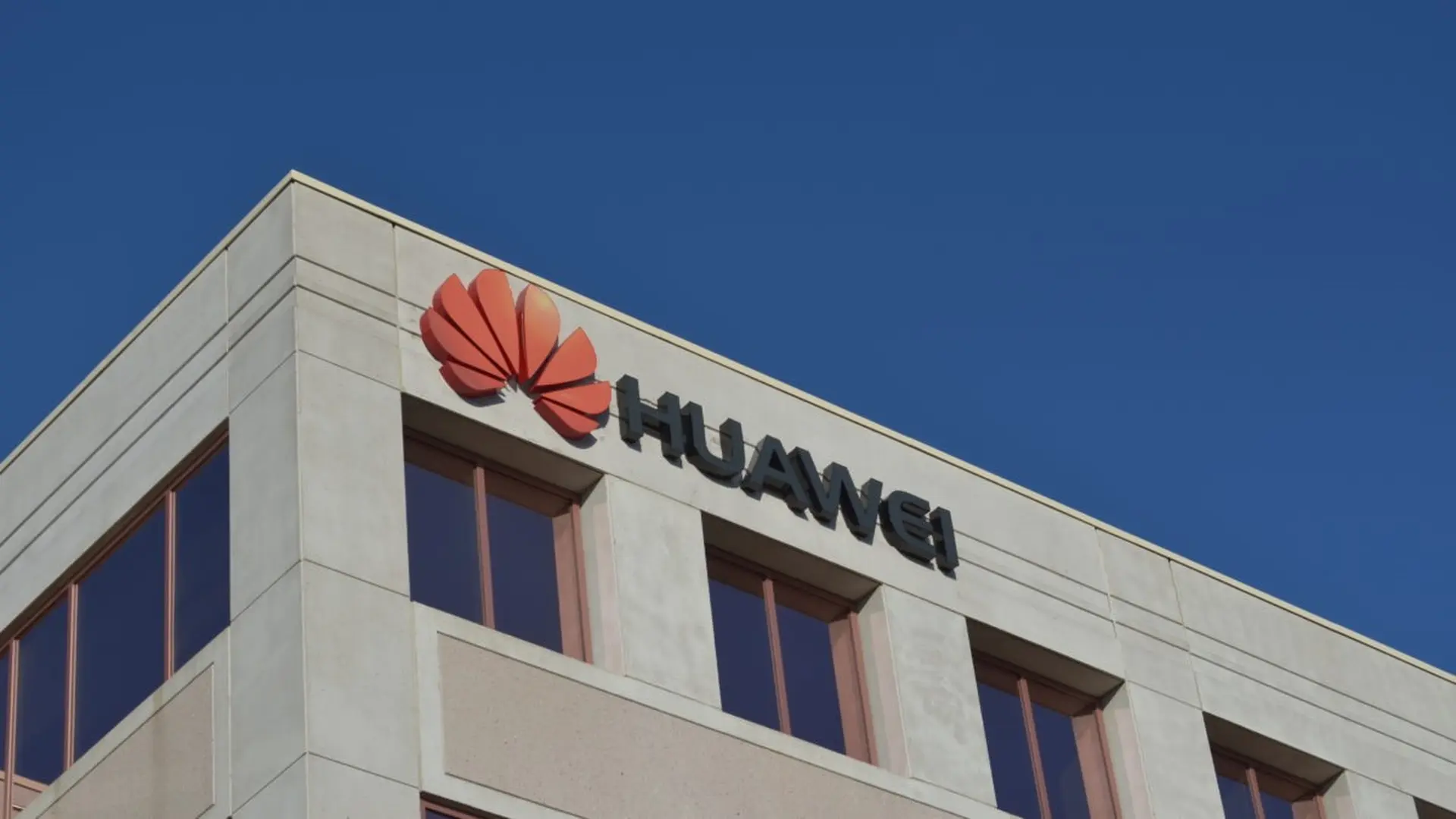 Huawei sản xuất thêm 270 triệu smartphone vào cuối năm nay, kỳ vọng vượt mặt Samsung