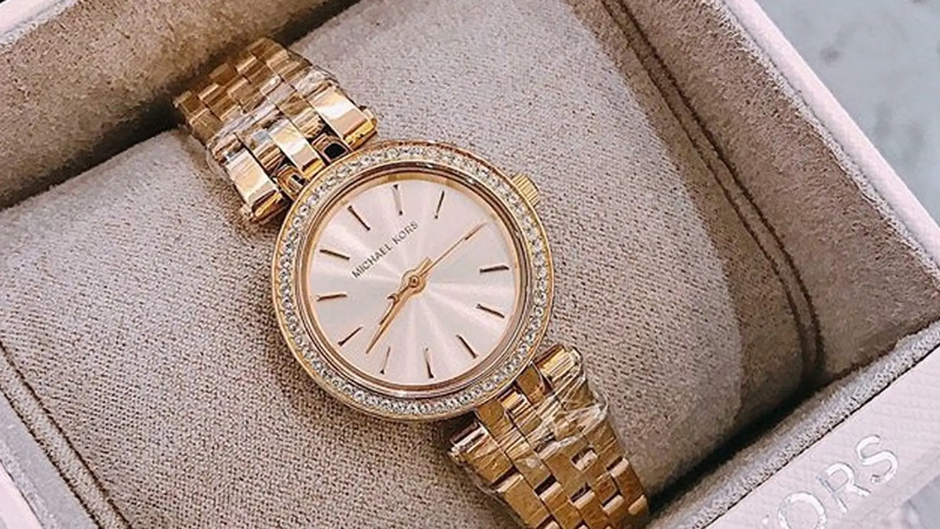 Đồng hồ Michael Kors của nước nào? Có nên mua không?
