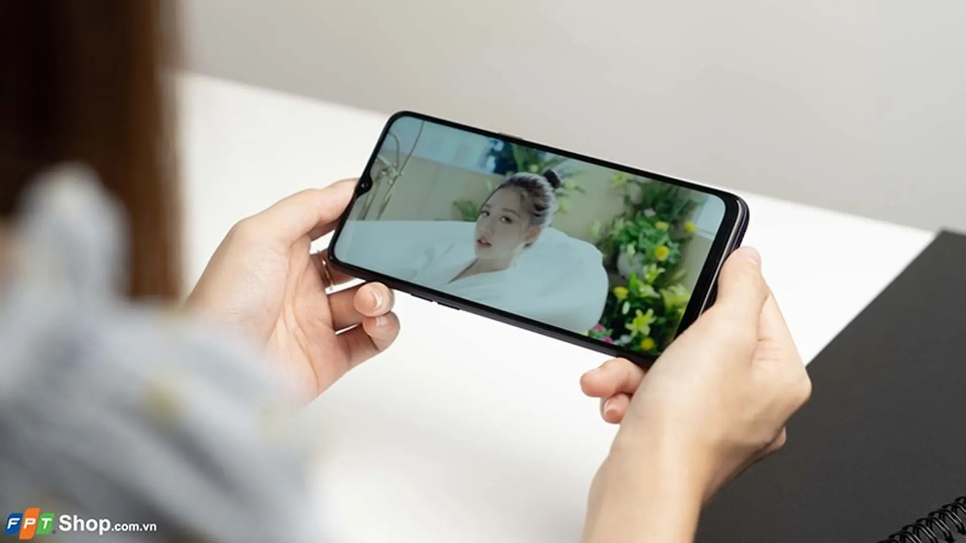 Bật mí chiếc điện thoại cấu hình vừa ngon, nhiều camera giá lại rẻ