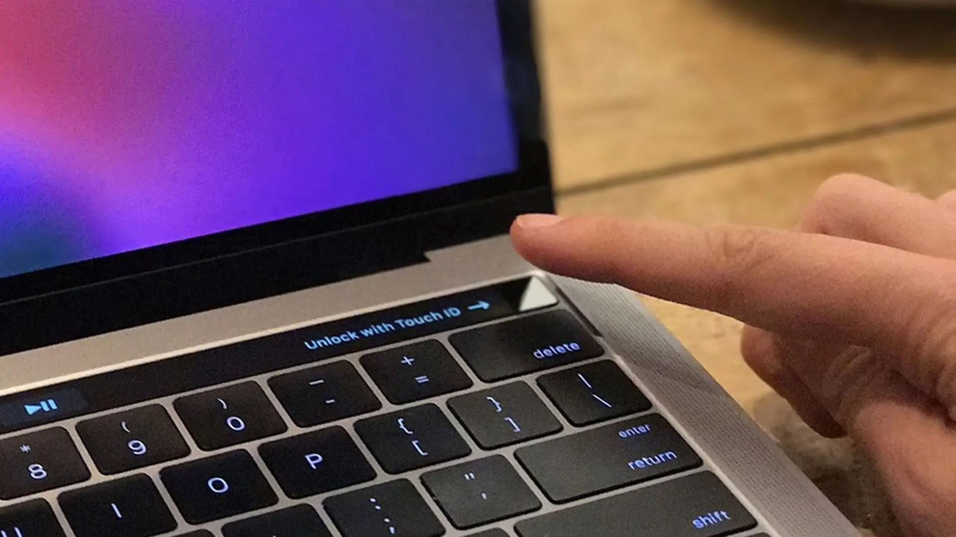 Có thể làm gì với Touch ID trên MacBook