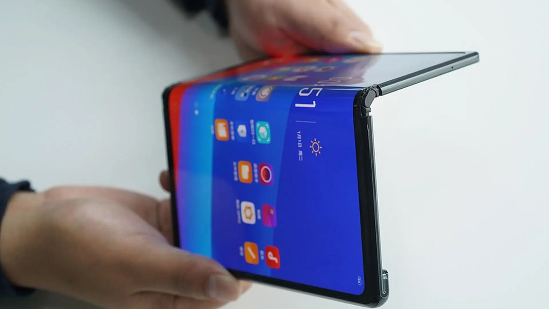 Thiếu nguồn cung, giá Huawei Mate X chạm mốc cao chưa từng có