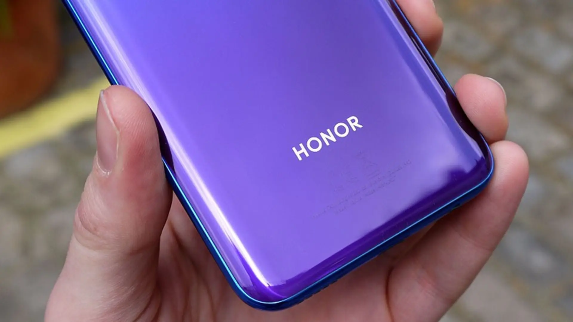 Rò rỉ ảnh thực tế của Honor V30 Pro với camera selfie kép
