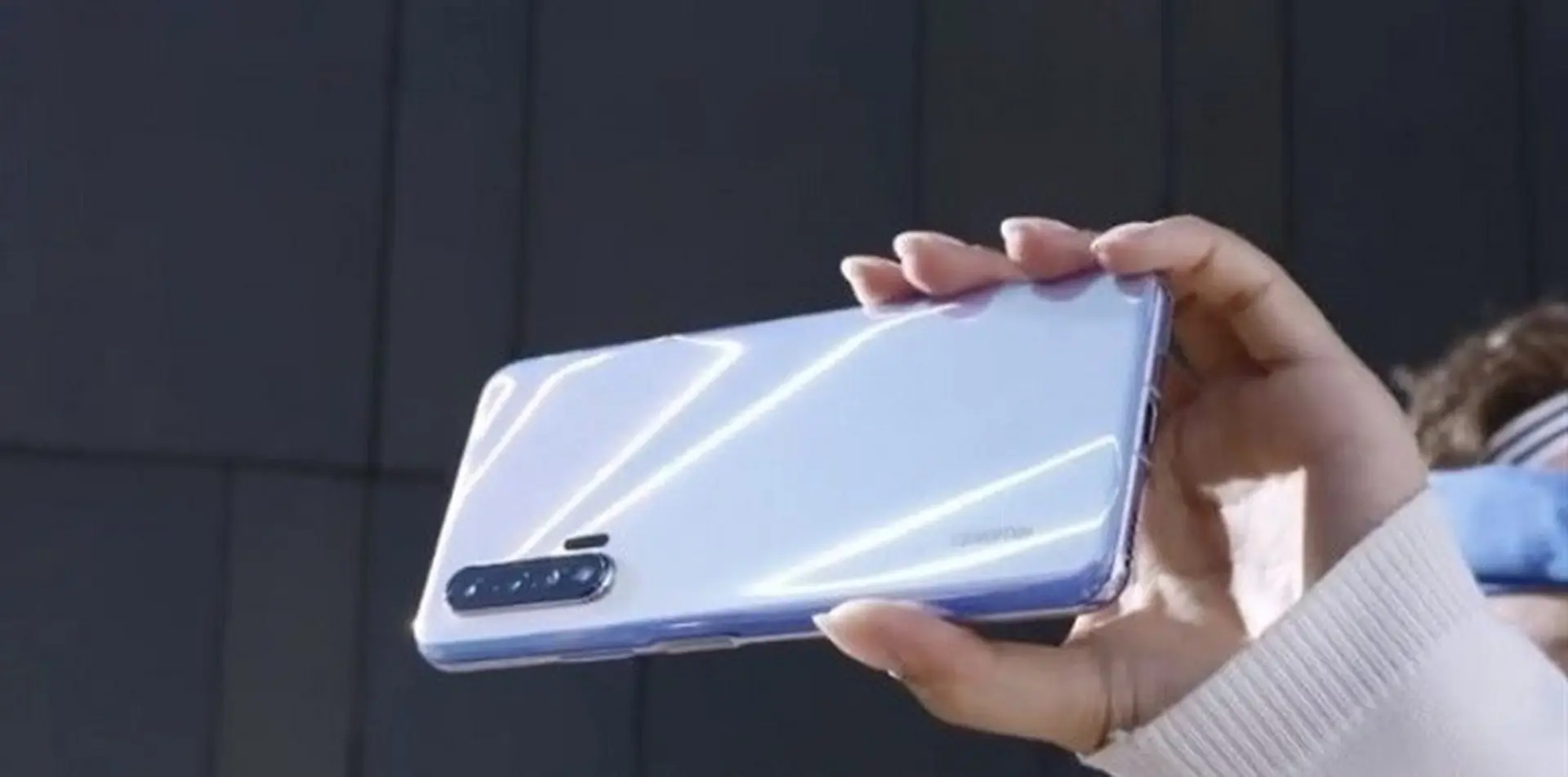 Thiết kế Huawei Nova 6 SE bị rò rỉ, ngoại hình giống iPhone 11