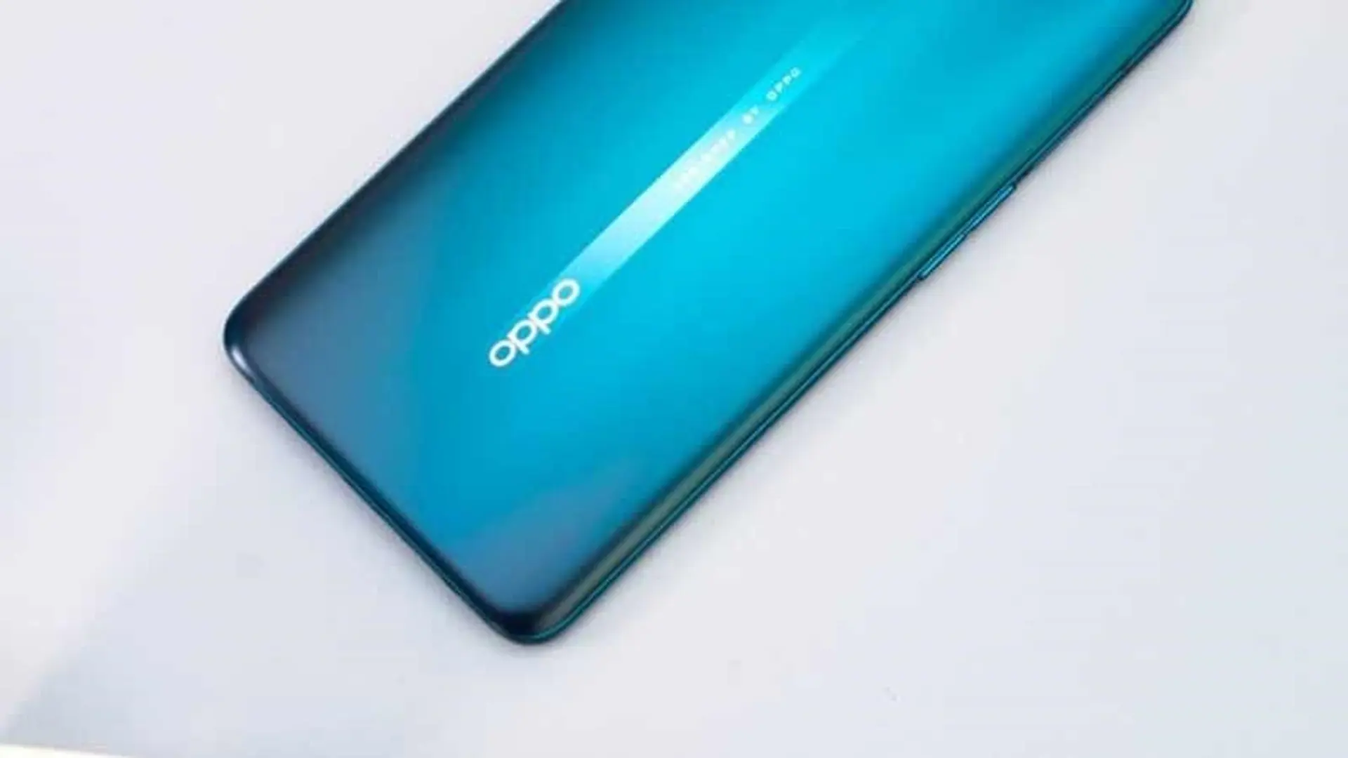 OPPO Reno 3 sẽ đi kèm với màn hình đục lỗ