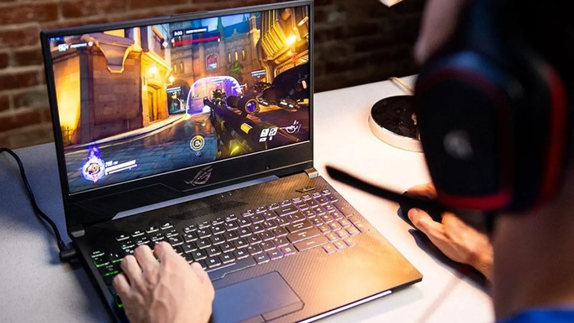 Những chiếc laptop gaming, hiệu năng siêu mạnh mẽ thay thế cho Macbook Pro 15 đắt đỏ