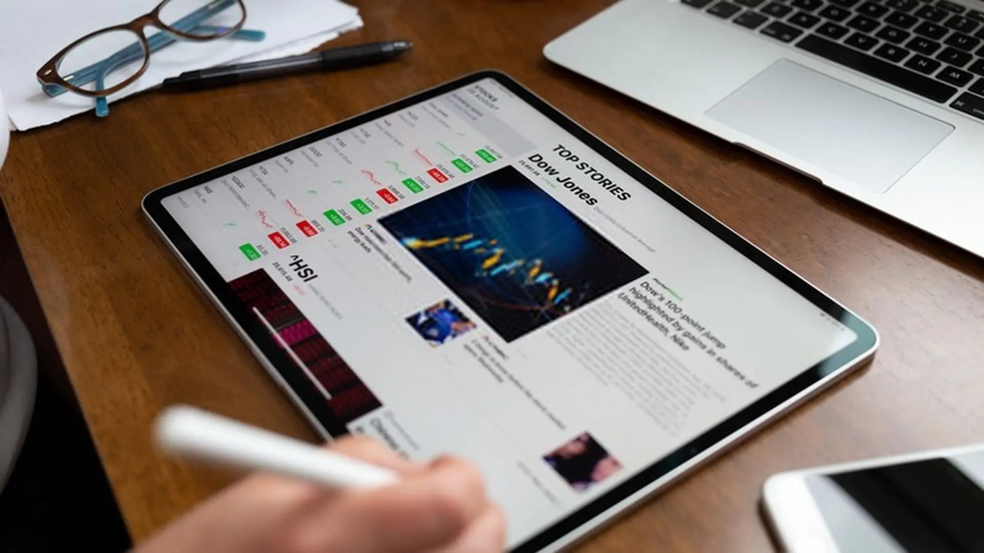 Thêm nhạc vào iPadOS 13 và nghe ngoại tuyến