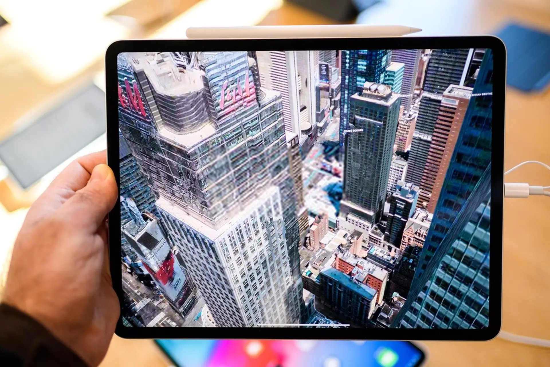 Đặt các ứng dụng có thể truy cập vị trí của bạn trên iPadOS 13