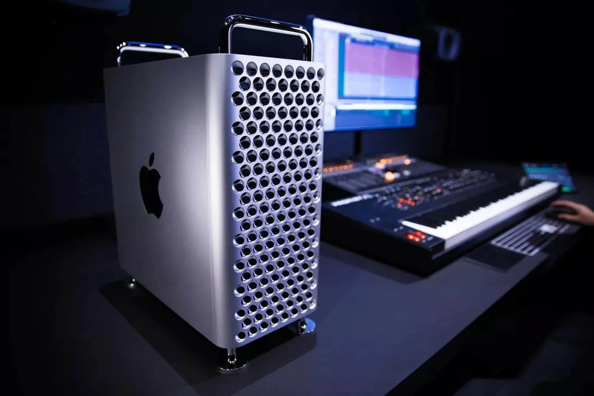 Choáng với mức giá của Mac Pro, có phiên bản giá đắt hơn cả 1 chiếc xe sang BMW