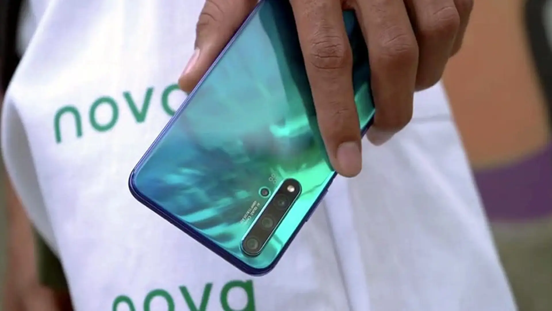 Nên mua Huawei Nova 5T hay Vivo V17 Pro trong cùng tầm giá?