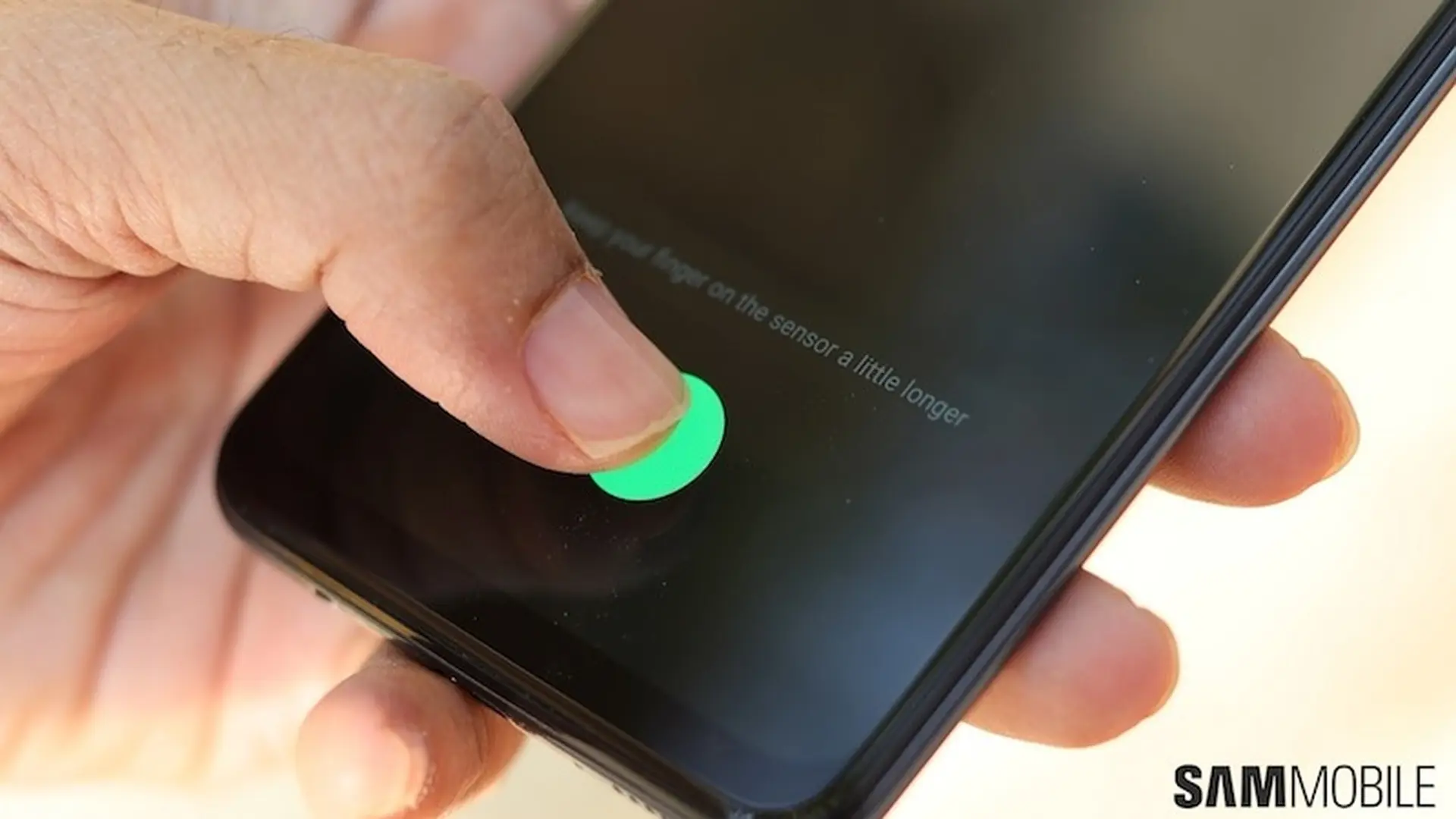 Bản cập nhật mới cho Galaxy A50 đã khắc phục hoàn toàn sự cố về bảo mật vân tay