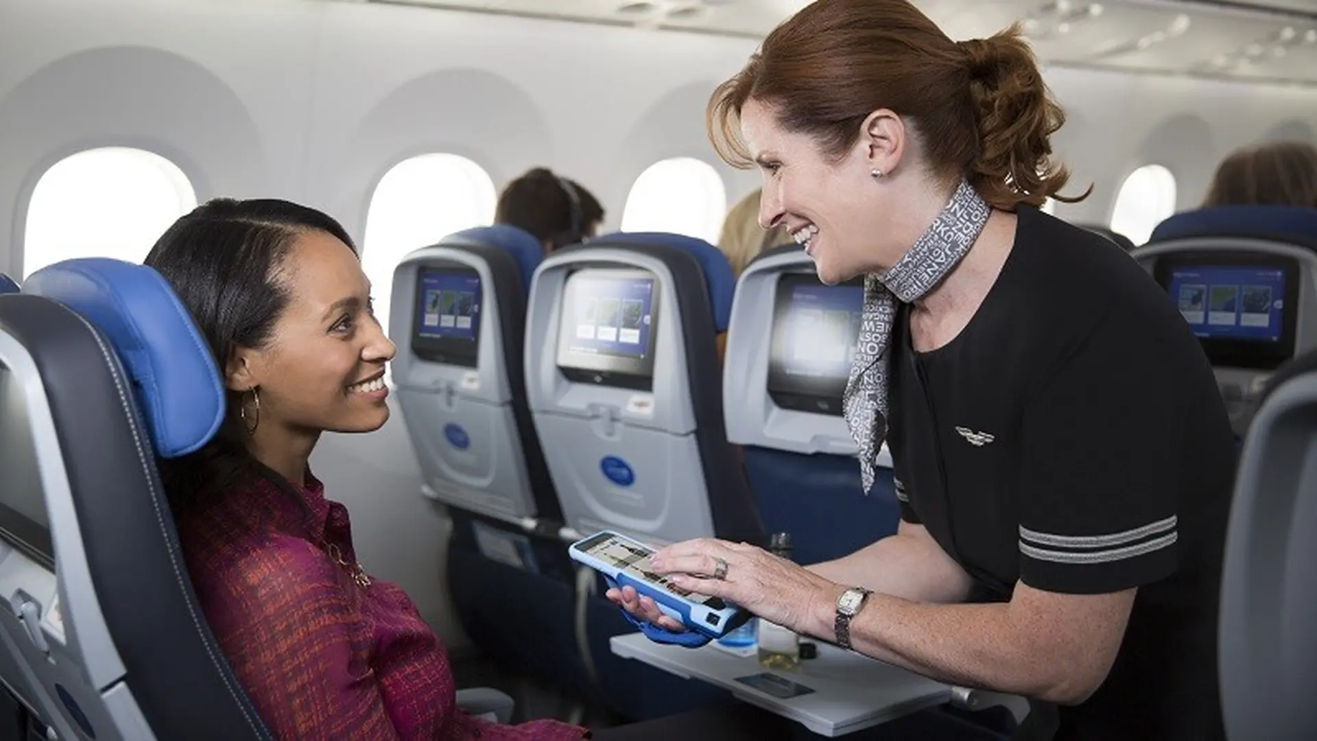  United Airlines gỡ poster tiết lộ Apple là hãng chi đậm nhất cho các chuyến bay