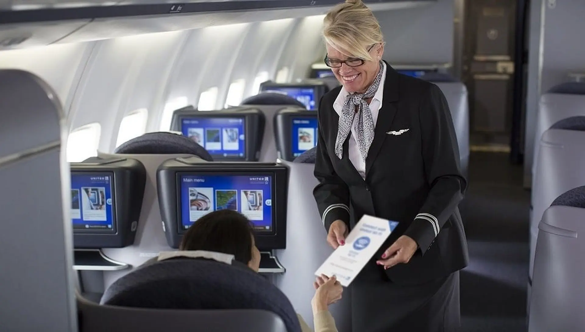 United Airlines gỡ poster tiết lộ Apple là công ty chi nhiều tiền nhất cho các chuyến bay