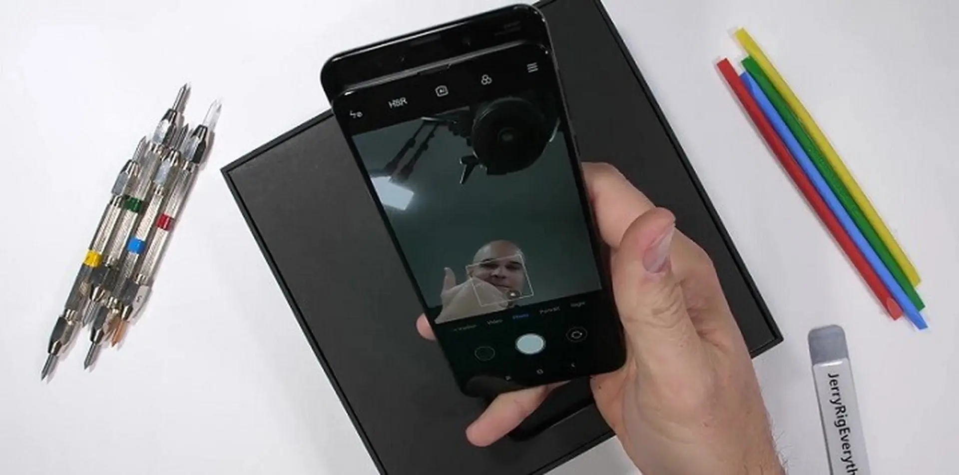 Kiểm tra độ bền của Xiaomi Mi Mix 3 và cái kết như thế nào?