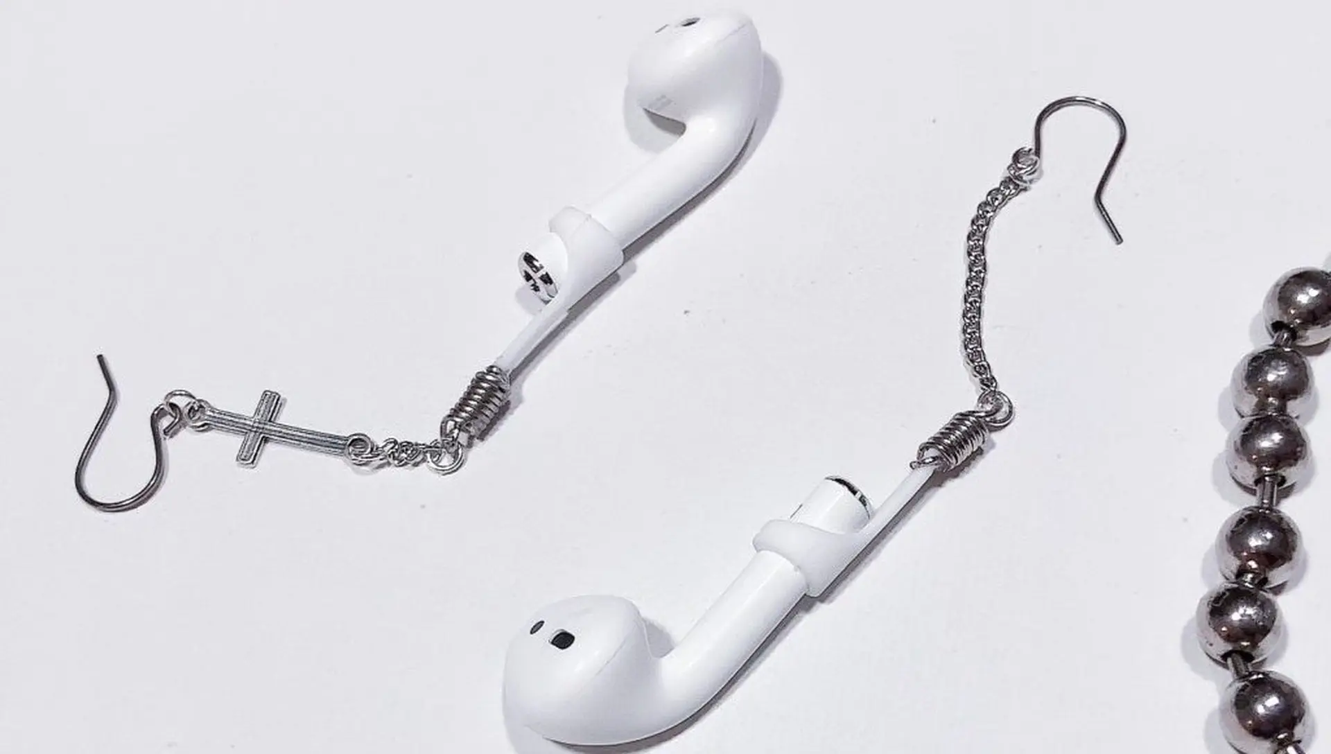 Đây là cách độc khiến AirPods không bao giờ bị rơi