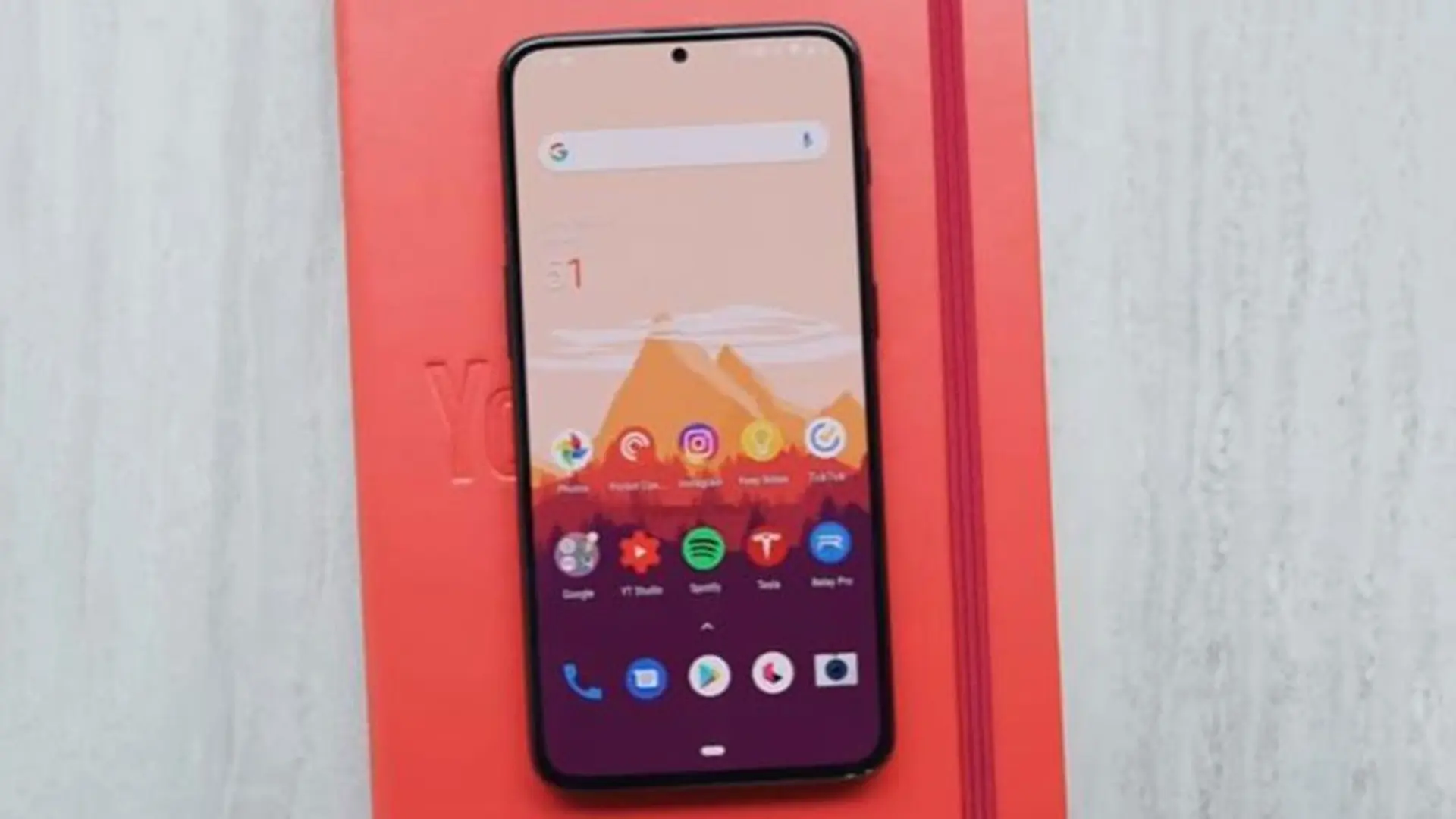 Lộ diện Vivo V13: Màn đục lỗ, 3 camera, chip Helio P70