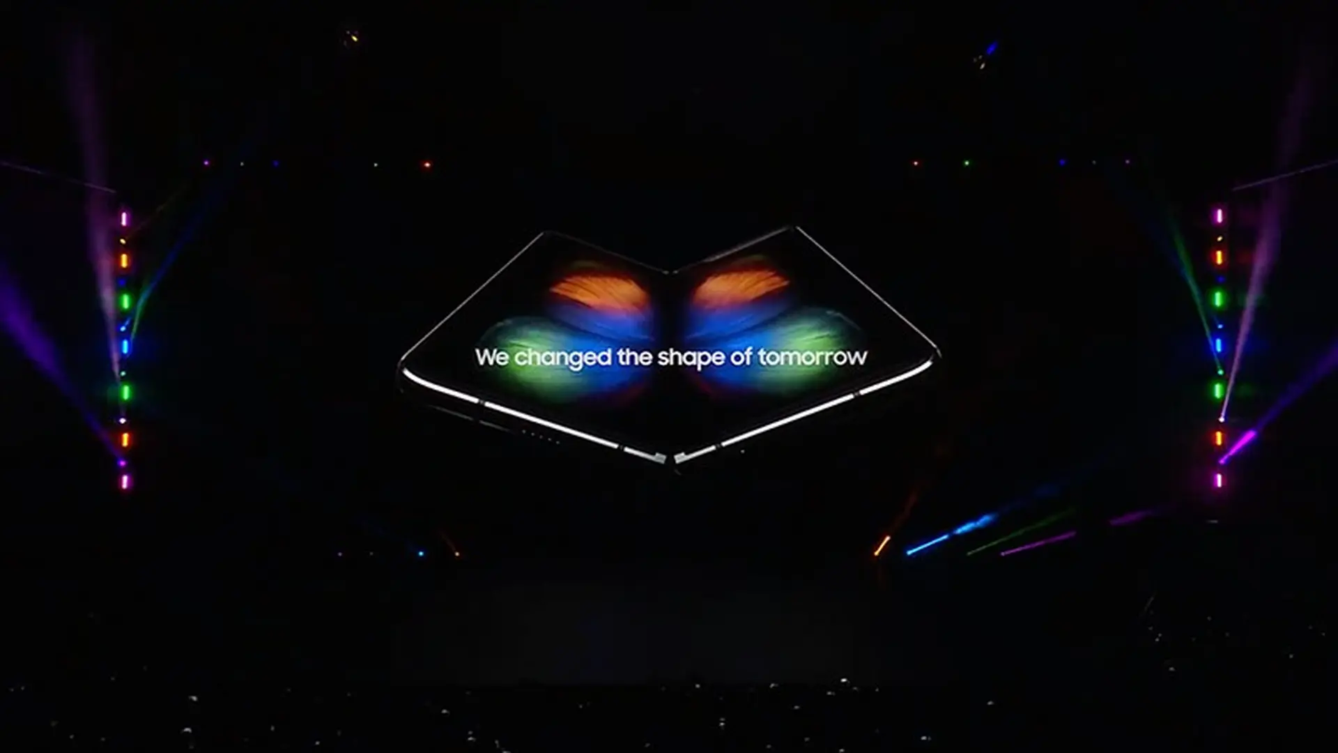 Samsung bất ngờ ra mắt smartphone màn hình gập Galaxy Fold tại sự kiện Unpacked 2019