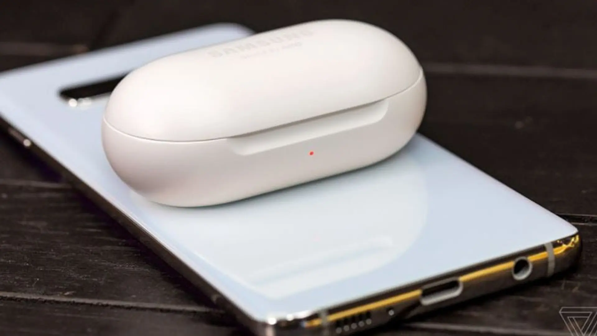 Bất ngờ: Galaxy Buds của Samsung sẽ rẻ hơn AirPods và tích hợp sạc không dây