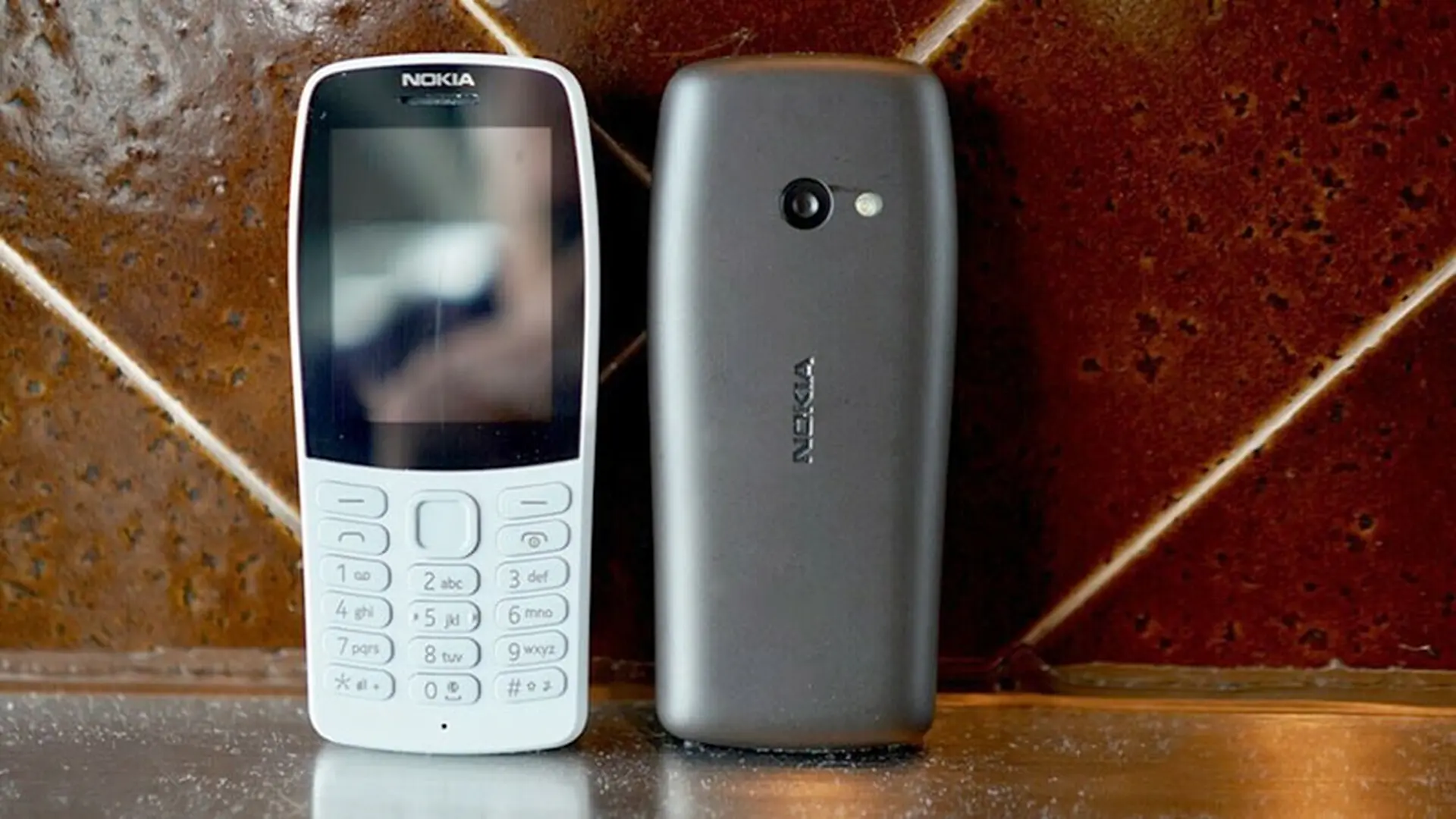 Trên tay Nokia 210: Điện thoại "cục gạch" hiếm hoi tại MWC 2019