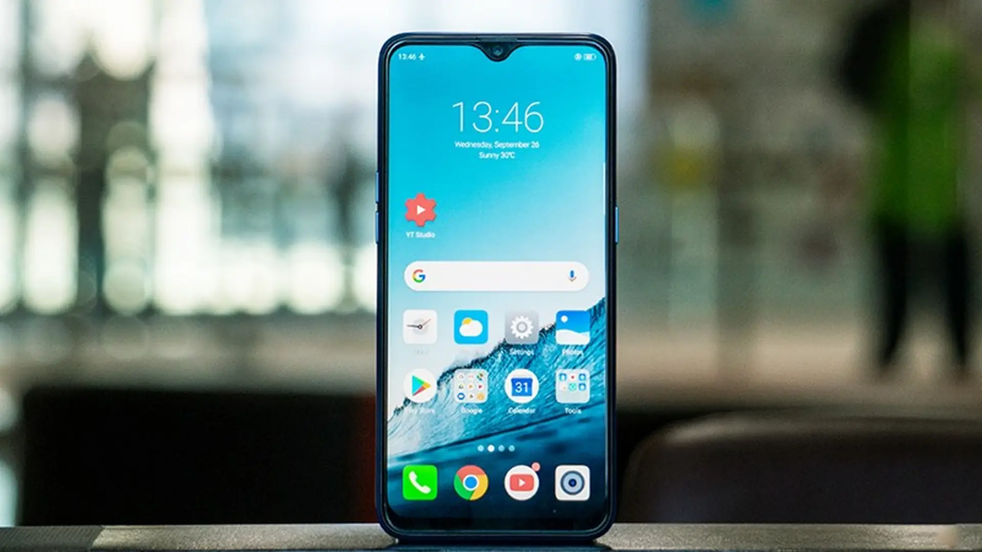 Realme 3 bất ngờ lộ ảnh thực tế với thiết kế màn hình giọt nước ấn tượng