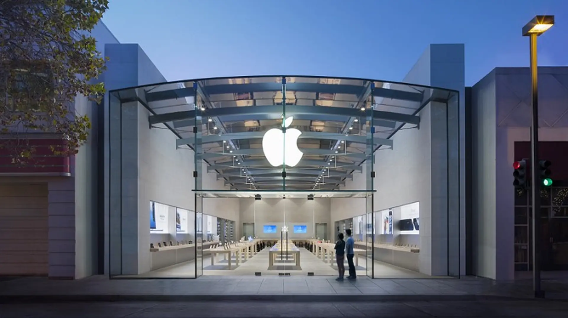 Apple trở lại vị thế dẫn đầu nhưng chỉ trong vài giây