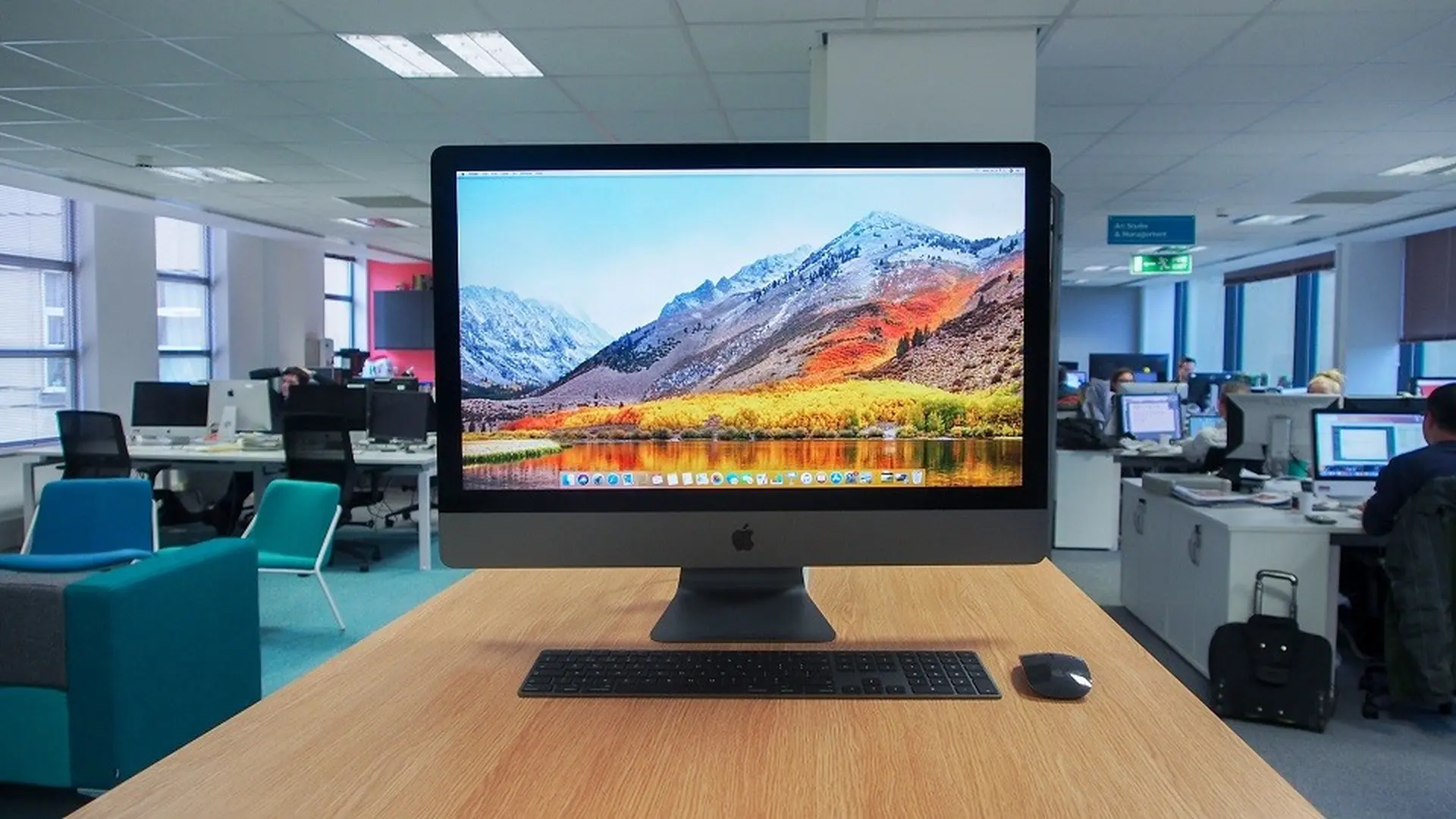 Chip ARM do Apple thiết kế có điểm hiệu năng vượt trội so với các dòng chip cao cấp của Intel
