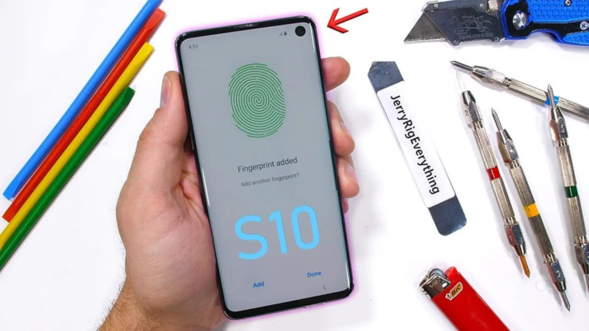 Sẽ thế nào khi “tra tấn” siêu phẩm Galaxy S10 bằng dao rọc giấy, hơ lửa và bẻ cong?