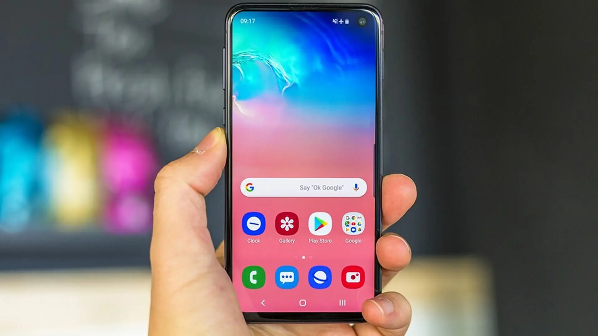 Chi tiết về thiết kế và màn hình của Samsung Galaxy S10e: sự khác biệt trong phân khúc cao cấp