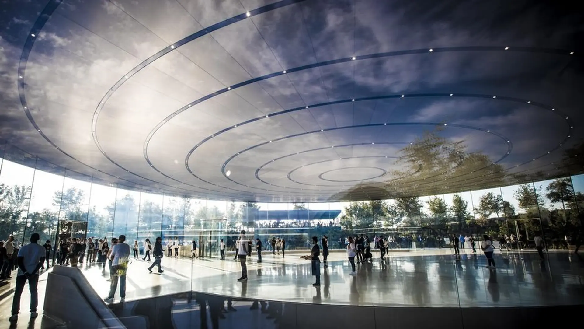 Apple đang tập trung cho việc phát triển phần mềm, dịch vụ