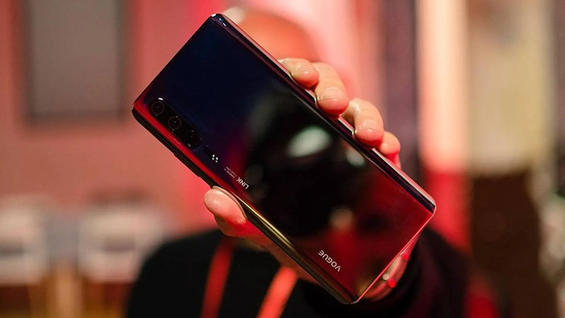 Huawei P30 Pro lộ ảnh thực tế, xác nhận có màn hình giọt nước cong tràn cạnh ấn tượng