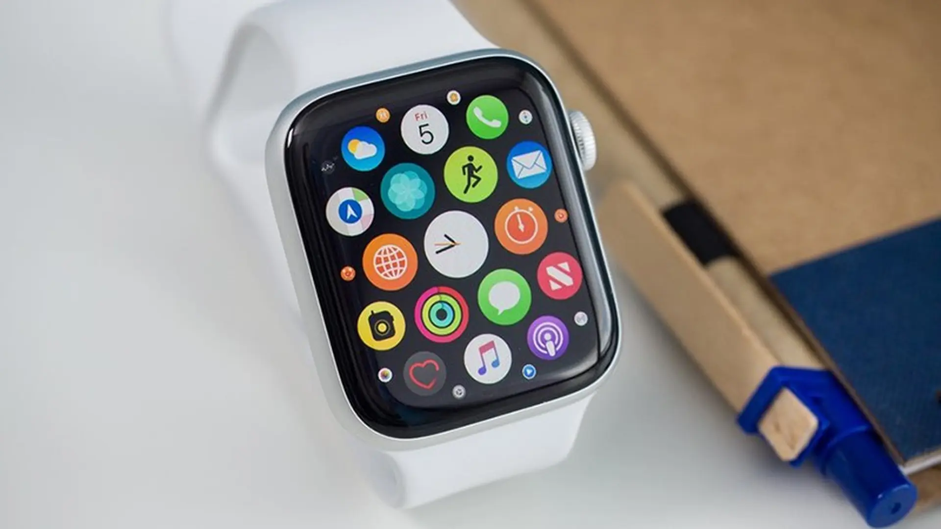 Apple tiếp tục thống thị thị trường thiết bị đeo thông minh trong năm 2018