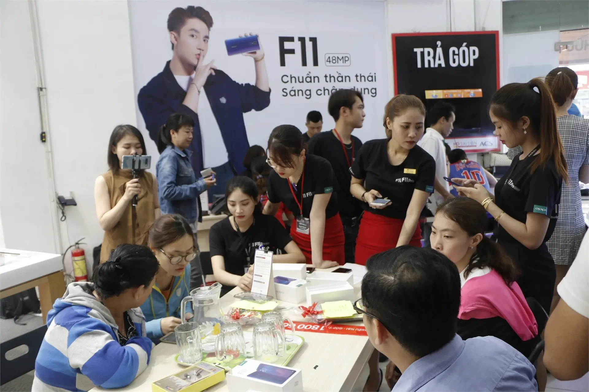FPT Shop "thất thủ" trong ngày đầu mở bán OPPO F11