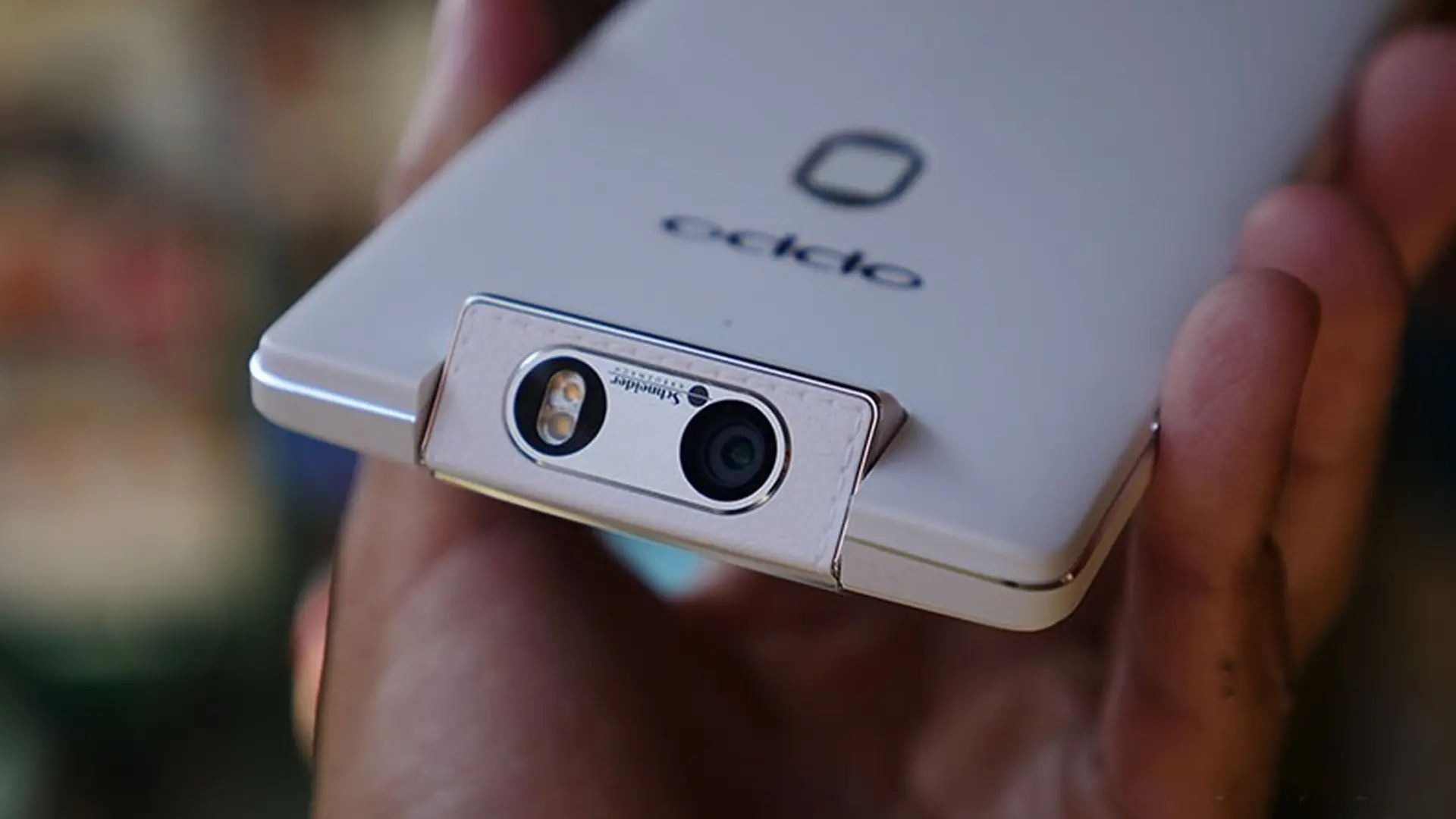 OPPO cũng đang phát triển một chiếc smartphone có cơ chế camera lật xoay