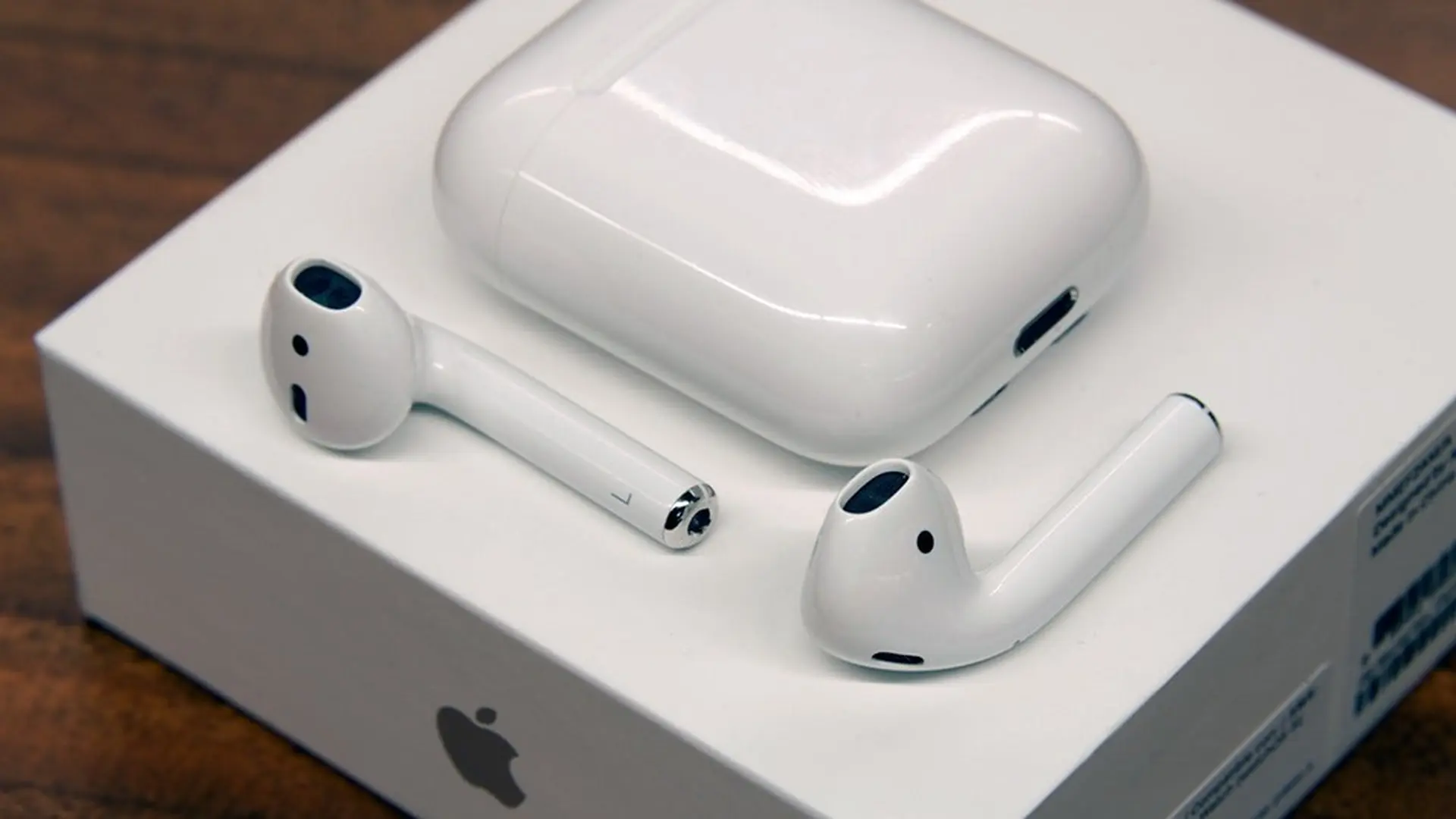 Tim Cook gọi AirPods một 'hiện tượng văn hóa'
