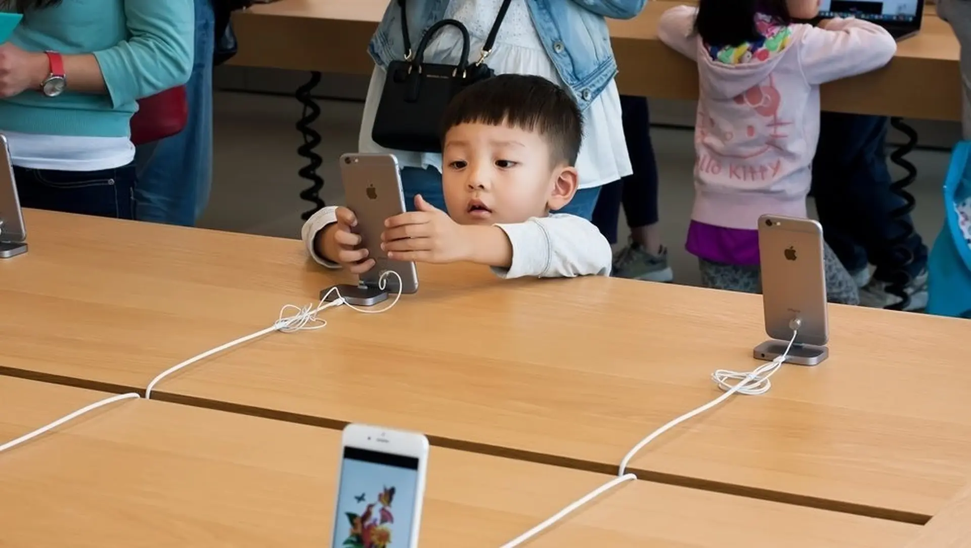 Doanh số iPhone có thể 1 lần nữa giảm mạnh tại Trung Quốc