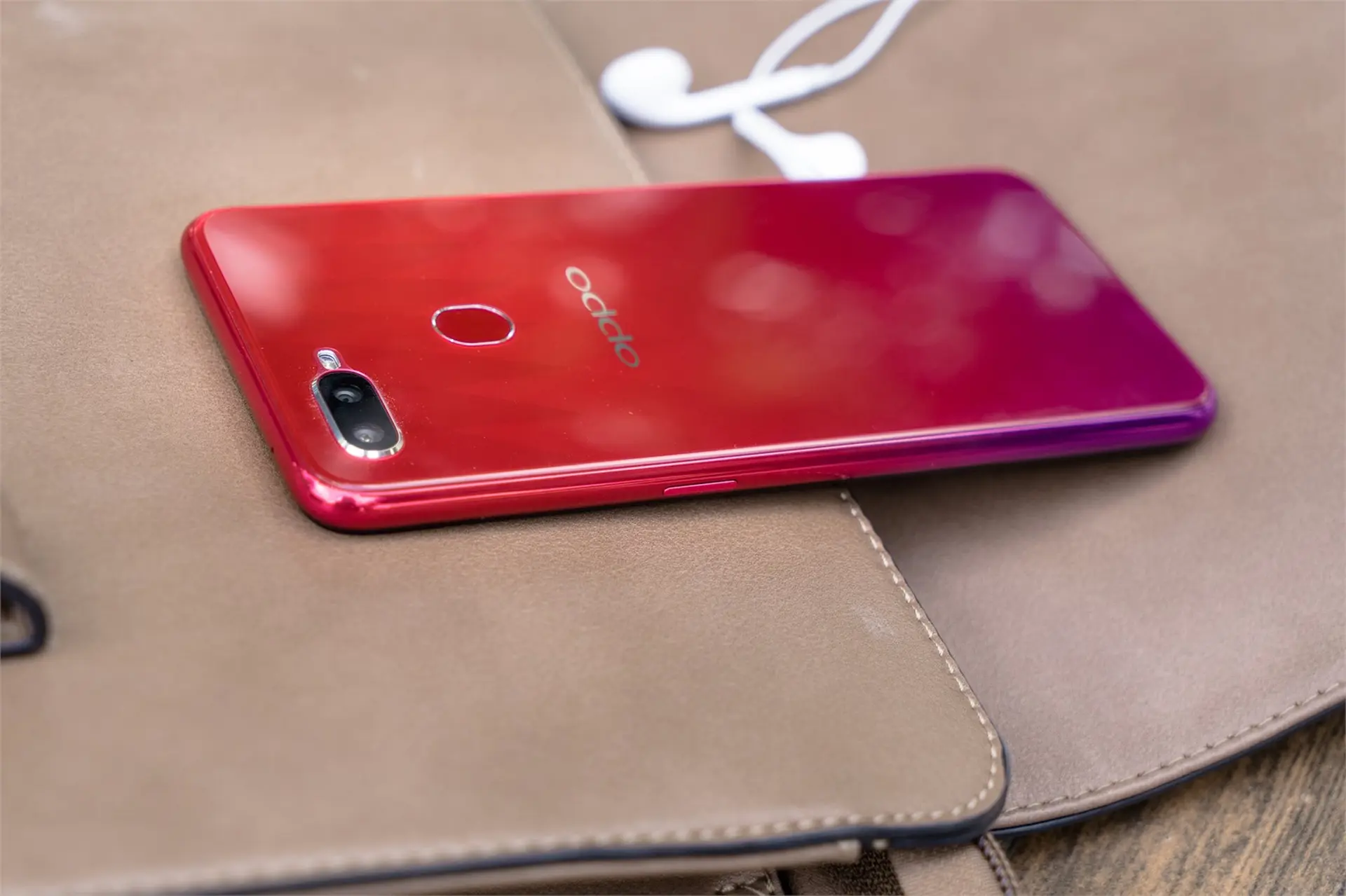 Smartphone và tablet giảm sập sàn đến 1 triệu đồng tại FPT Shop